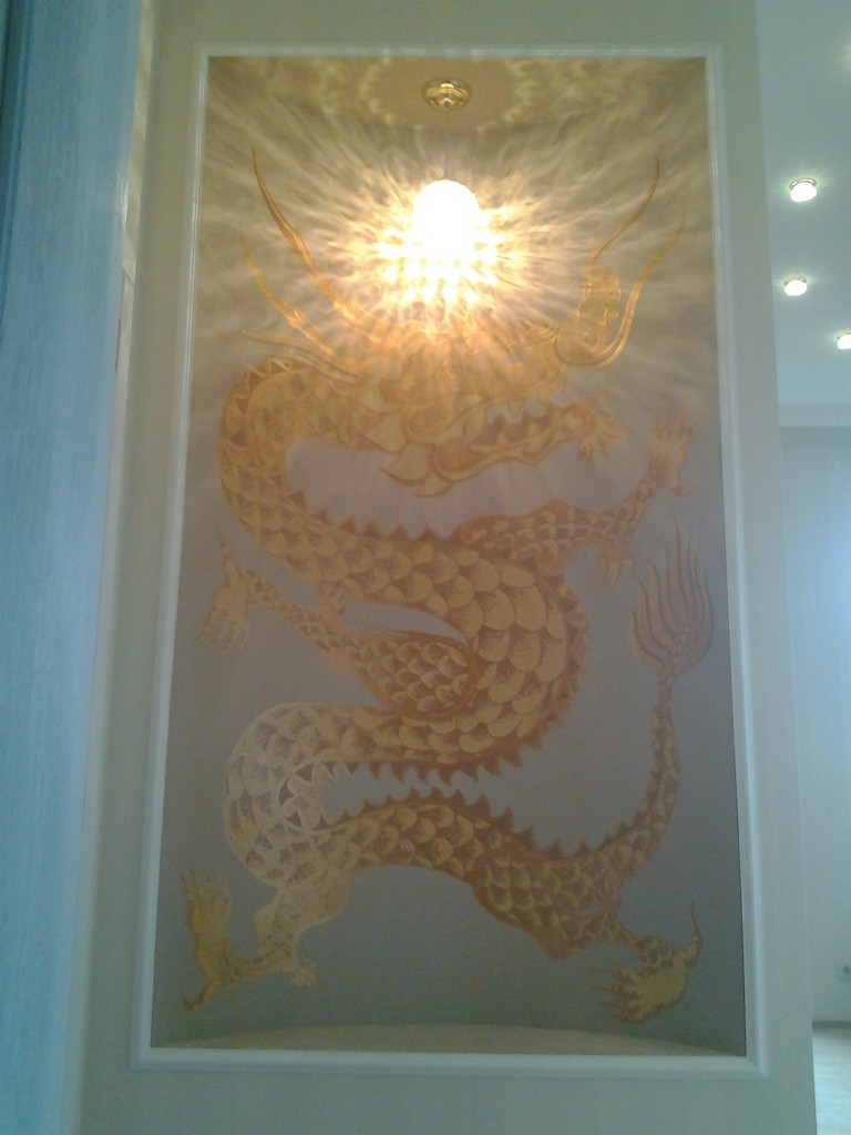 китайский дракон на стене